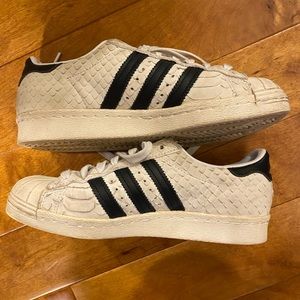 Adidas superstars